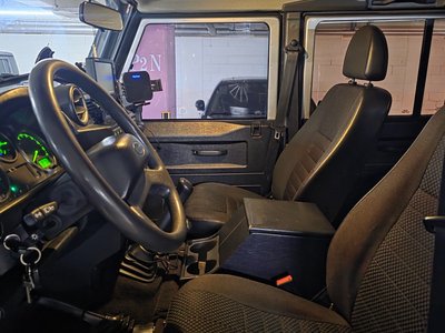 LAND ROVER DEFENDER - 9