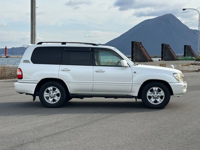 TOYOTA LAND CRUISER 100 - 9