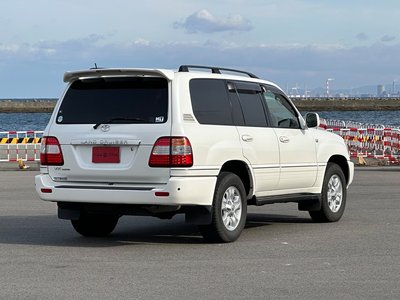 TOYOTA LAND CRUISER 100 - 10