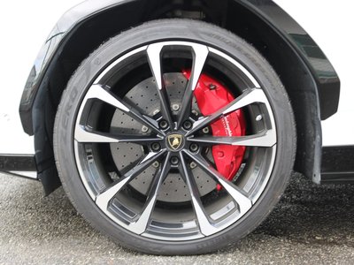 LAMBORGHINI URUS - 4