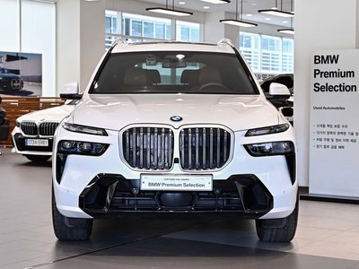 2025 BMW X7 照片 2
