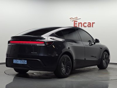 2025 Tesla MODEL Y — фото 3