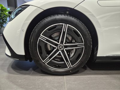 MERCEDES-BENZ EQE - 6