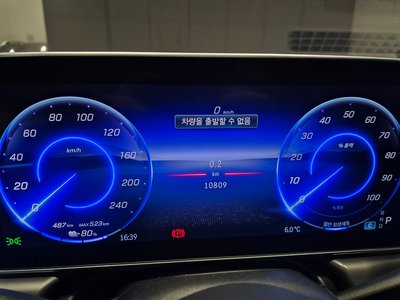 MERCEDES-BENZ EQE - 8