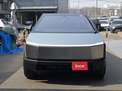 TESLA CYBERTRUCK - 2