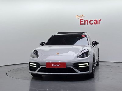 2021 Porsche PANAMERA 照片 2