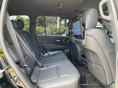 صورة مصغرة 21 لـ 2023 Toyota LAND CRUISER 300