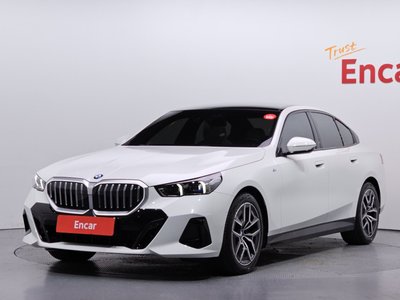 BMW 5 SERIES - 1