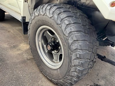 TOYOTA LAND CRUISER 70 - 8