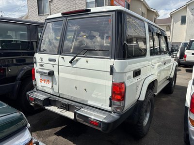 TOYOTA LAND CRUISER 70 - 5