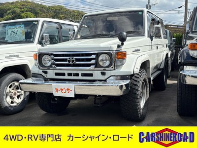TOYOTA LAND CRUISER 70 - 1
