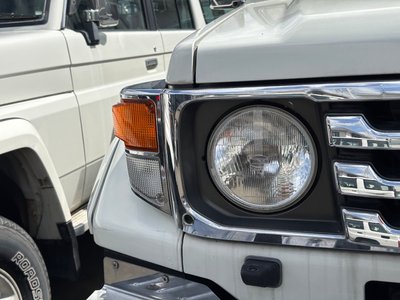 TOYOTA LAND CRUISER 70 - 7