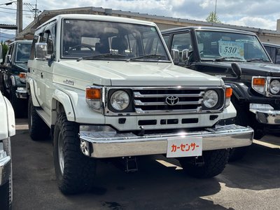 TOYOTA LAND CRUISER 70 - 4