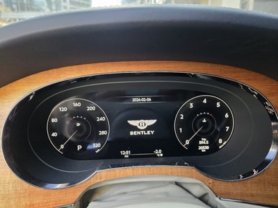 BENTLEY BENTAYGA - 4