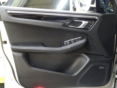صورة مصغرة 17 لـ 2022 Porsche MACAN