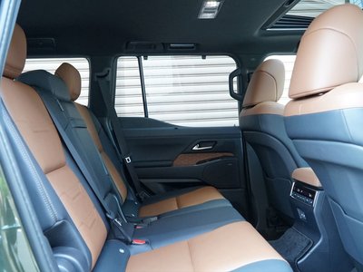 2025 Lexus GX — миниатюра 15