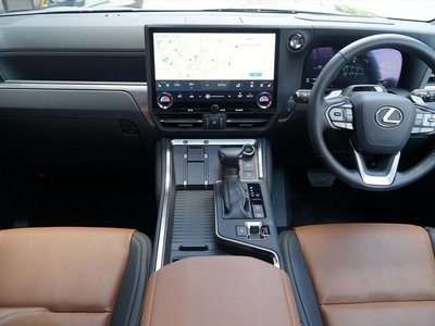 صورة 3 لـ 2025 Lexus GX