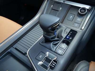 2025 Lexus GX — миниатюра 18