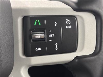 LAND ROVER DEFENDER - 10