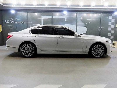 BMW 7 SERIES - 2