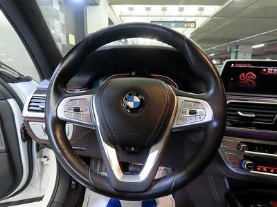 BMW 7 SERIES - 8