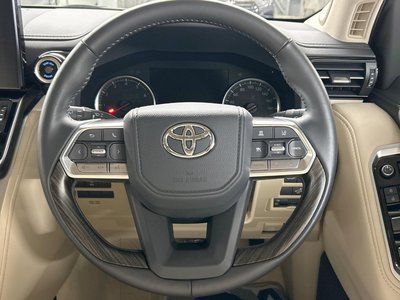 صورة مصغرة 13 لـ 2024 Toyota LAND CRUISER 300
