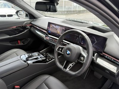 2025 BMW 5 SERIES — фото 9