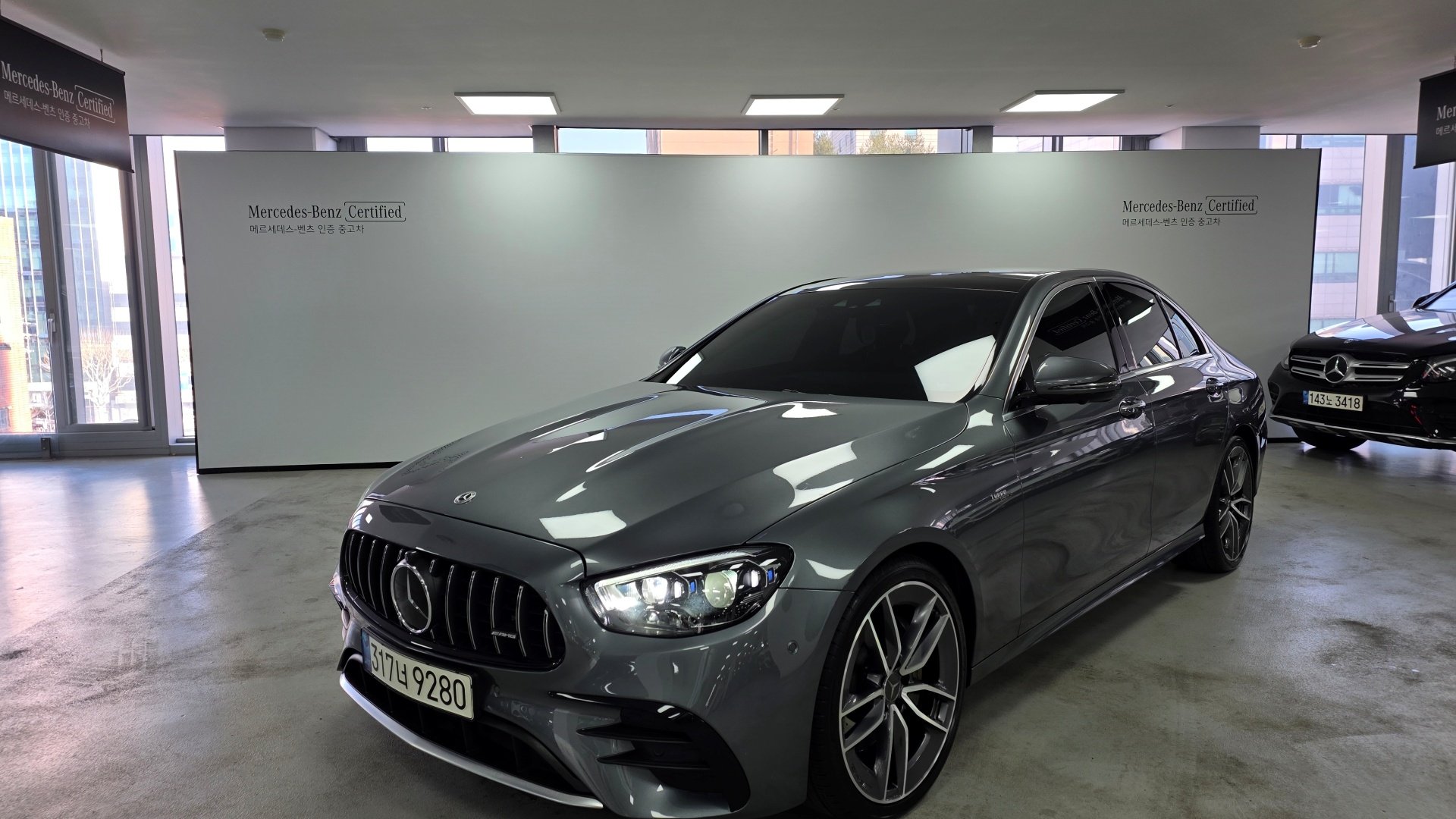 MERCEDES-BENZ E-CLASS - View 1