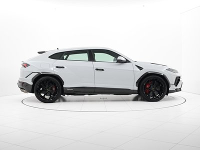 LAMBORGHINI URUS - 4
