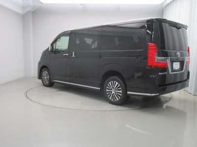 TOYOTA GRAND ACE - 3