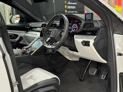 LAMBORGHINI URUS - 4