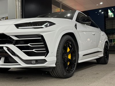LAMBORGHINI URUS - 3