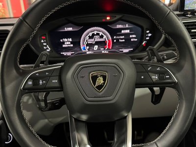 LAMBORGHINI URUS - 9