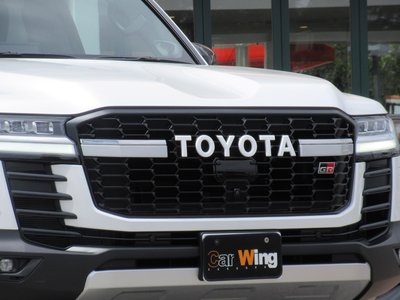 TOYOTA LAND CRUISER - 7