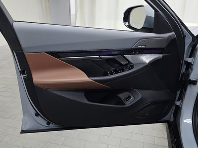 2025 BMW 5 SERIES — миниатюра 14