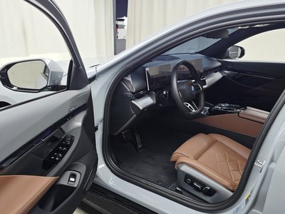 2025 BMW 5 SERIES — миниатюра 13