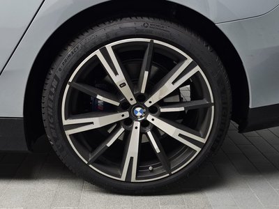 2025 BMW 5 SERIES — фото 8