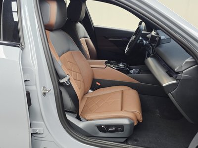 2025 BMW 5 SERIES — миниатюра 16