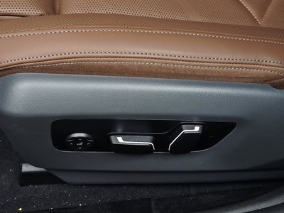 2025 BMW 5 SERIES — миниатюра 28