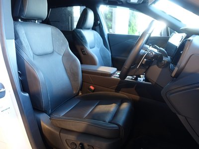 صورة مصغرة 35 لـ 2023 Lexus RX