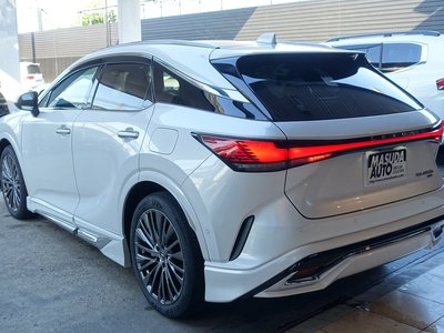 صورة 7 لـ 2023 Lexus RX
