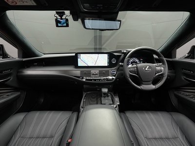 صورة 5 لـ 2021 Lexus LS