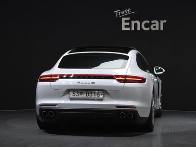 PORSCHE PANAMERA - 4