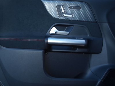 MERCEDES-BENZ EQA - 7