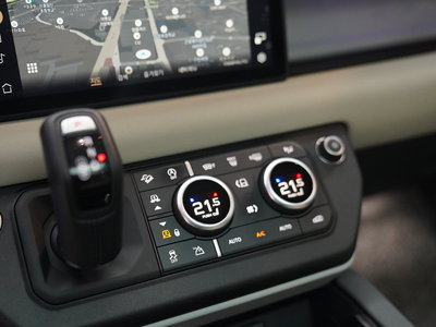LAND ROVER DEFENDER - 9