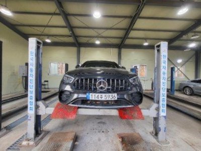 MERCEDES-BENZ E-CLASS - 1