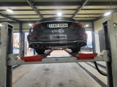 MERCEDES-BENZ E-CLASS - 2