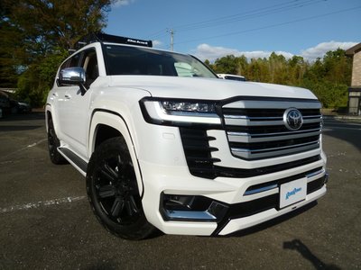 TOYOTA LAND CRUISER 300