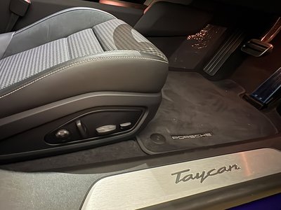 2026 Porsche TAYCAN thumbnail 34