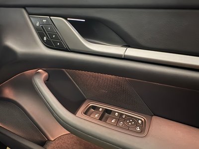 2026 Porsche TAYCAN thumbnail 33